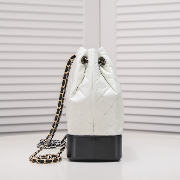 シャネルバッグ背面デザイン